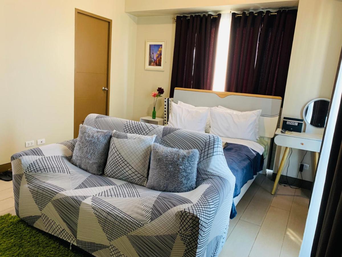 Two Palm Tree Villas Condominium - Studio 8Th Fl With Balcony - Across Terminal 3 Airport 帕赛 外观 照片
