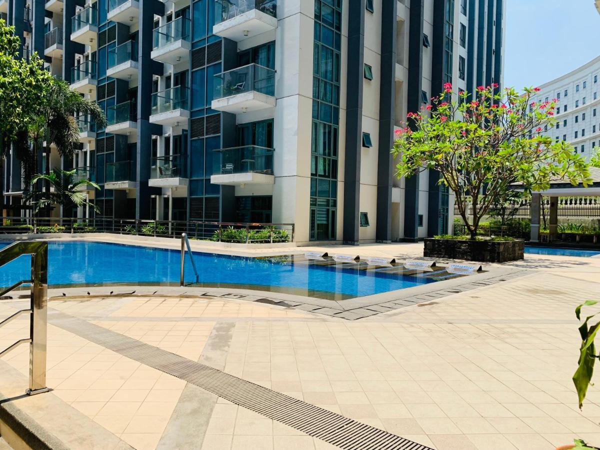 Two Palm Tree Villas Condominium - Studio 8Th Fl With Balcony - Across Terminal 3 Airport 帕赛 外观 照片