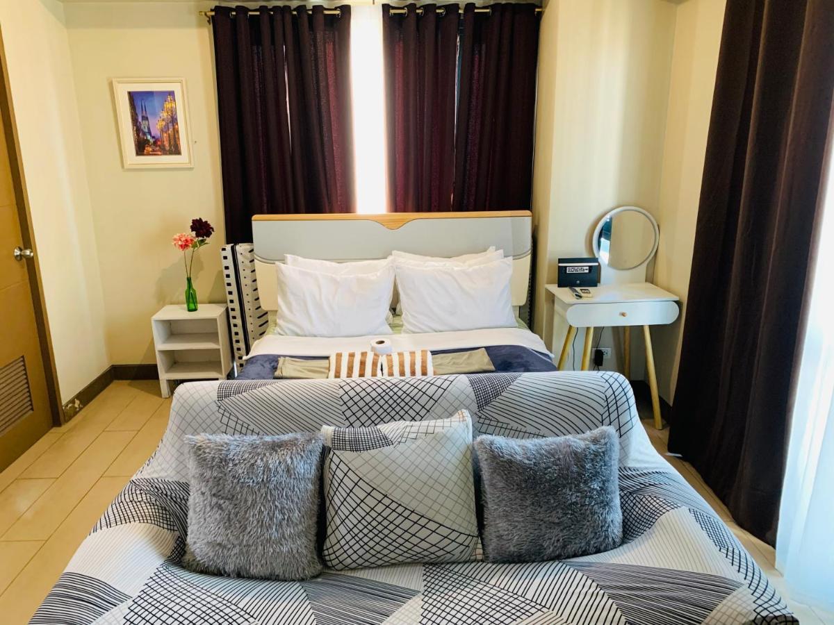 Two Palm Tree Villas Condominium - Studio 8Th Fl With Balcony - Across Terminal 3 Airport 帕赛 外观 照片