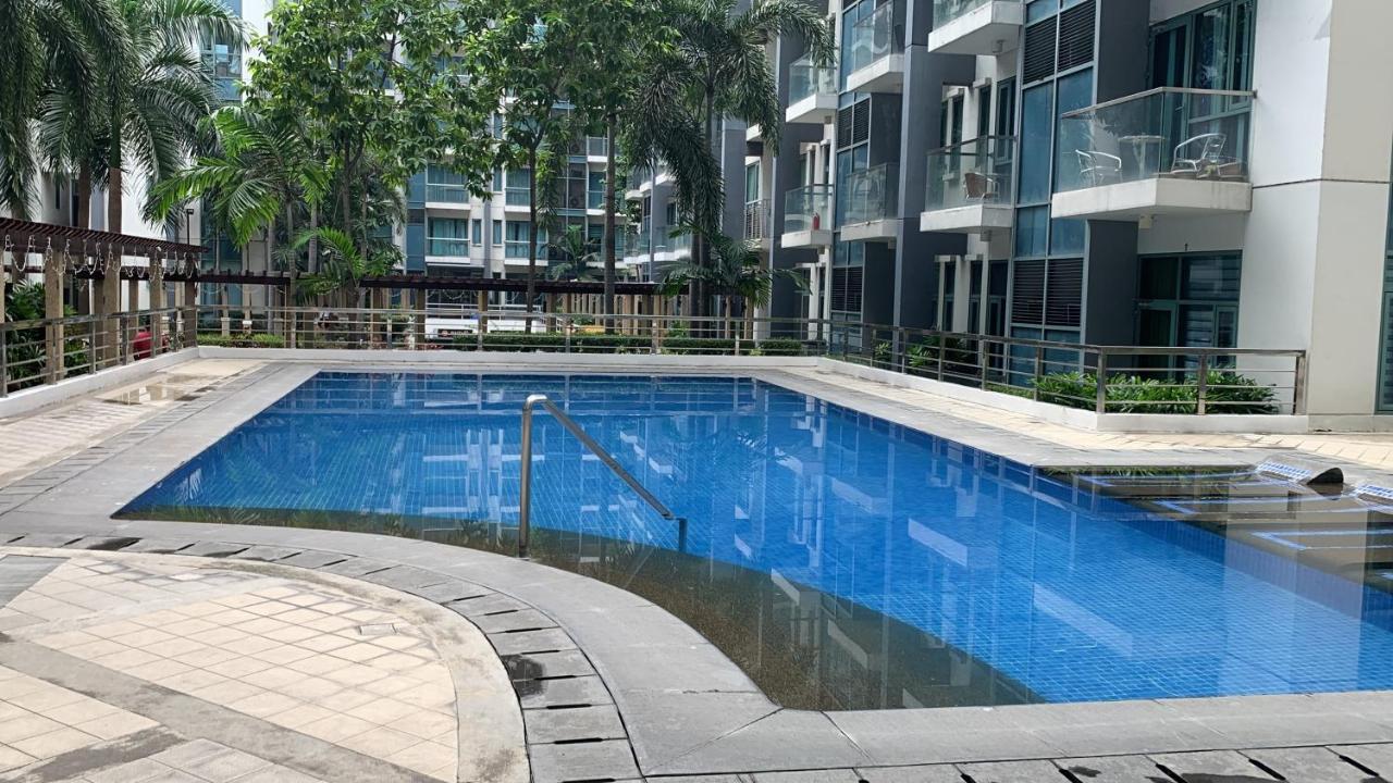 Two Palm Tree Villas Condominium - Studio 8Th Fl With Balcony - Across Terminal 3 Airport 帕赛 外观 照片