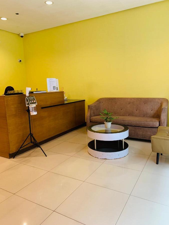 Two Palm Tree Villas Condominium - Studio 8Th Fl With Balcony - Across Terminal 3 Airport 帕赛 外观 照片