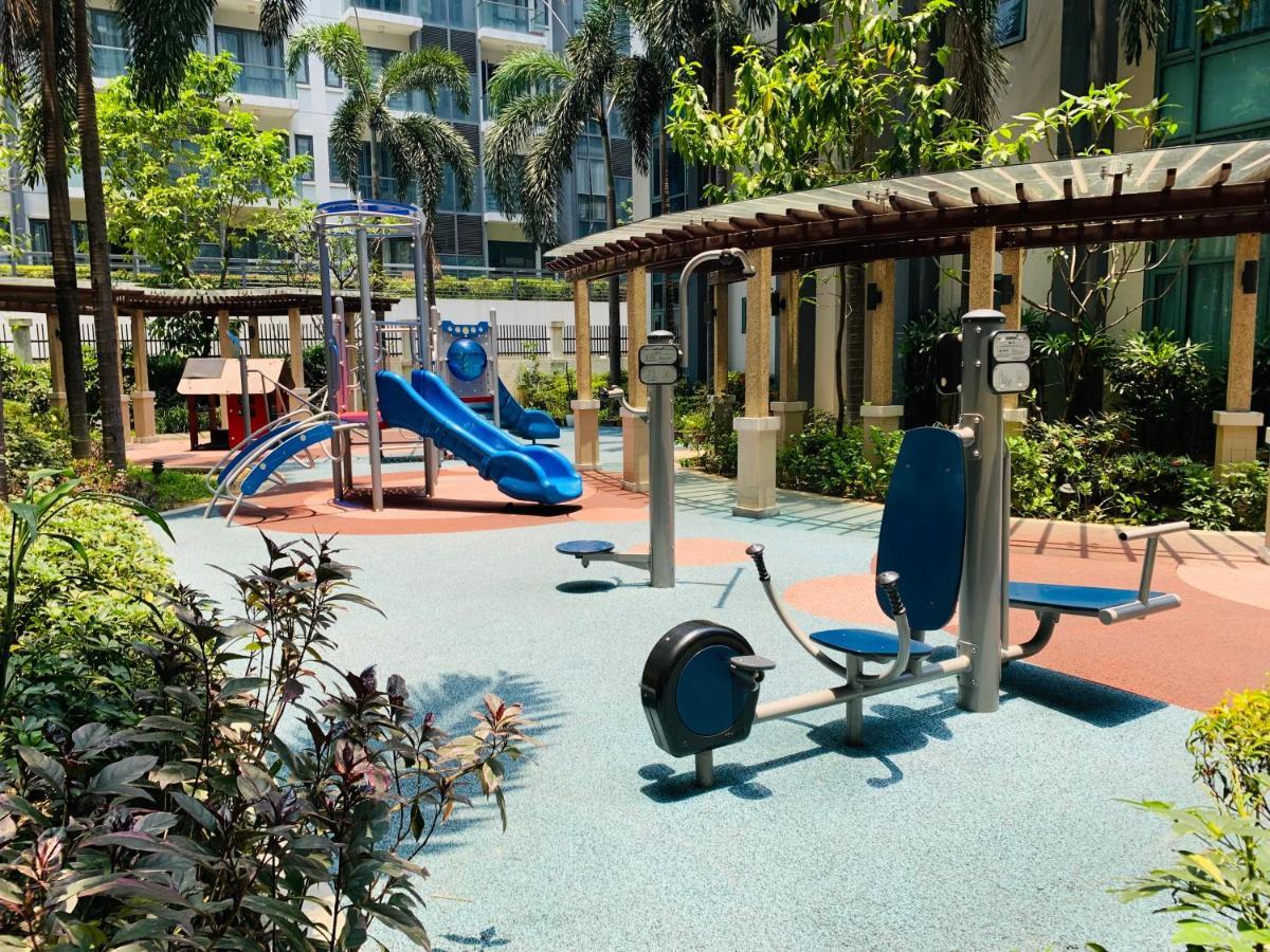 Two Palm Tree Villas Condominium - Studio 8Th Fl With Balcony - Across Terminal 3 Airport 帕赛 外观 照片