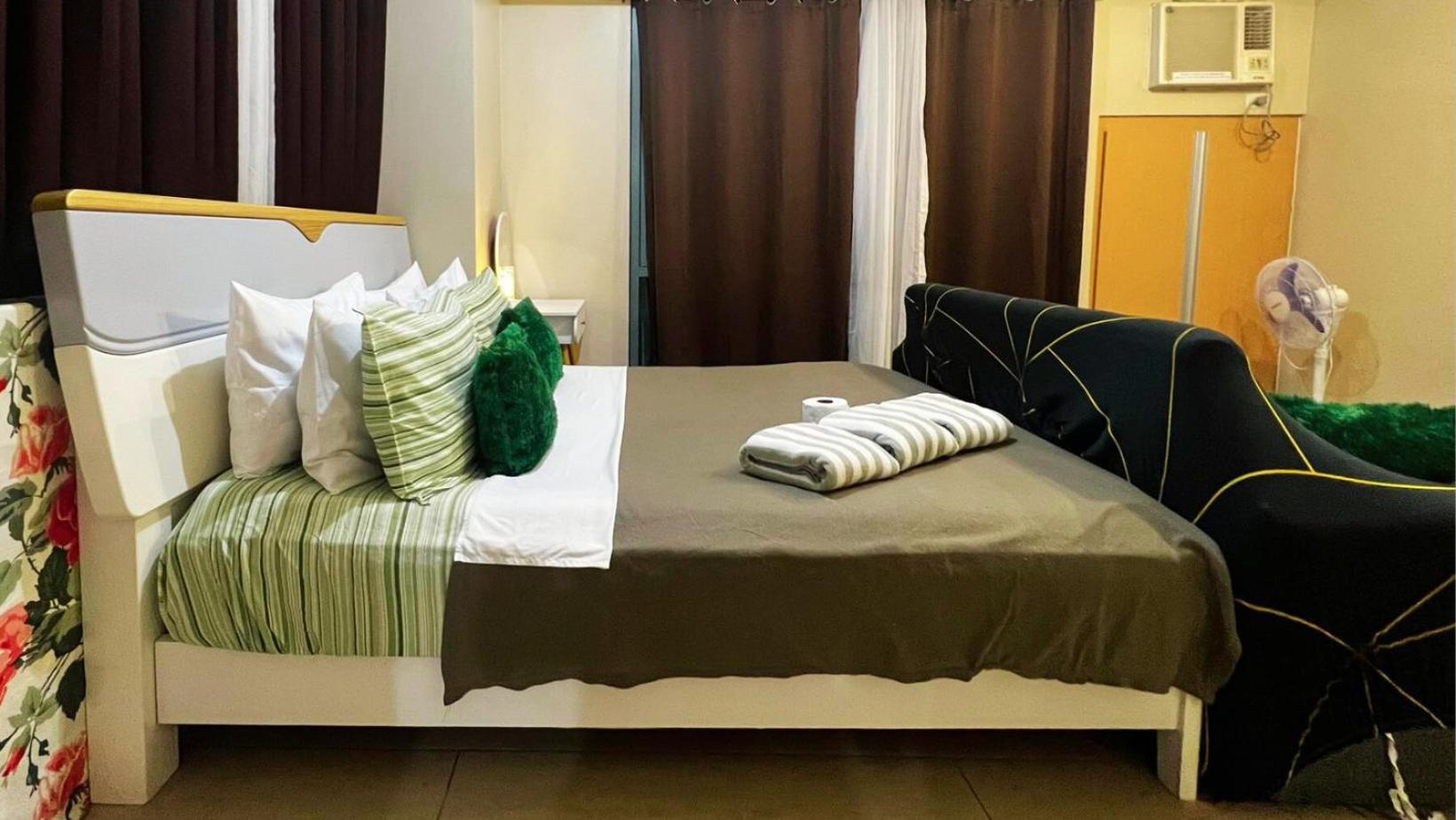 Two Palm Tree Villas Condominium - Studio 8Th Fl With Balcony - Across Terminal 3 Airport 帕赛 外观 照片