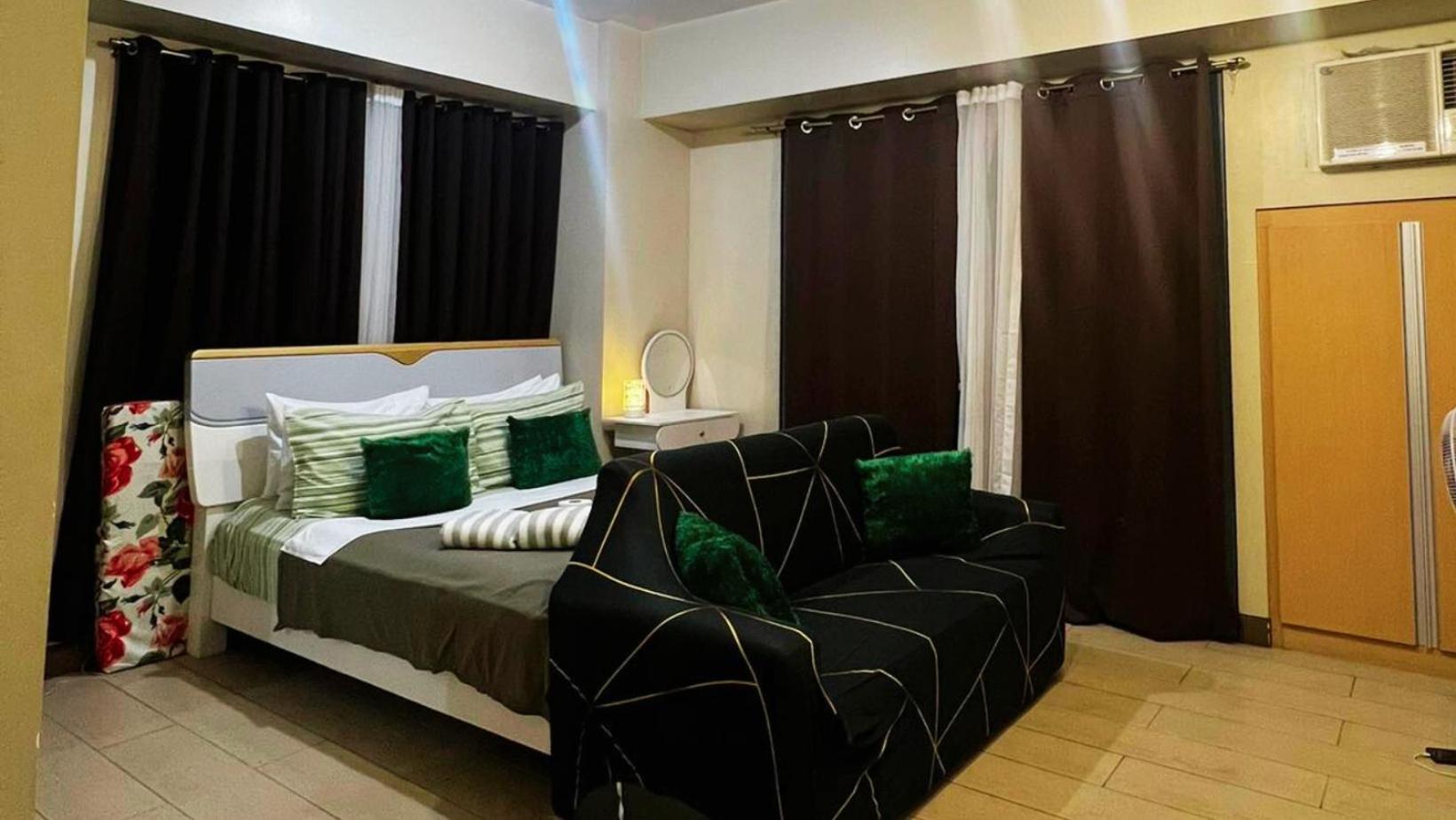 Two Palm Tree Villas Condominium - Studio 8Th Fl With Balcony - Across Terminal 3 Airport 帕赛 外观 照片