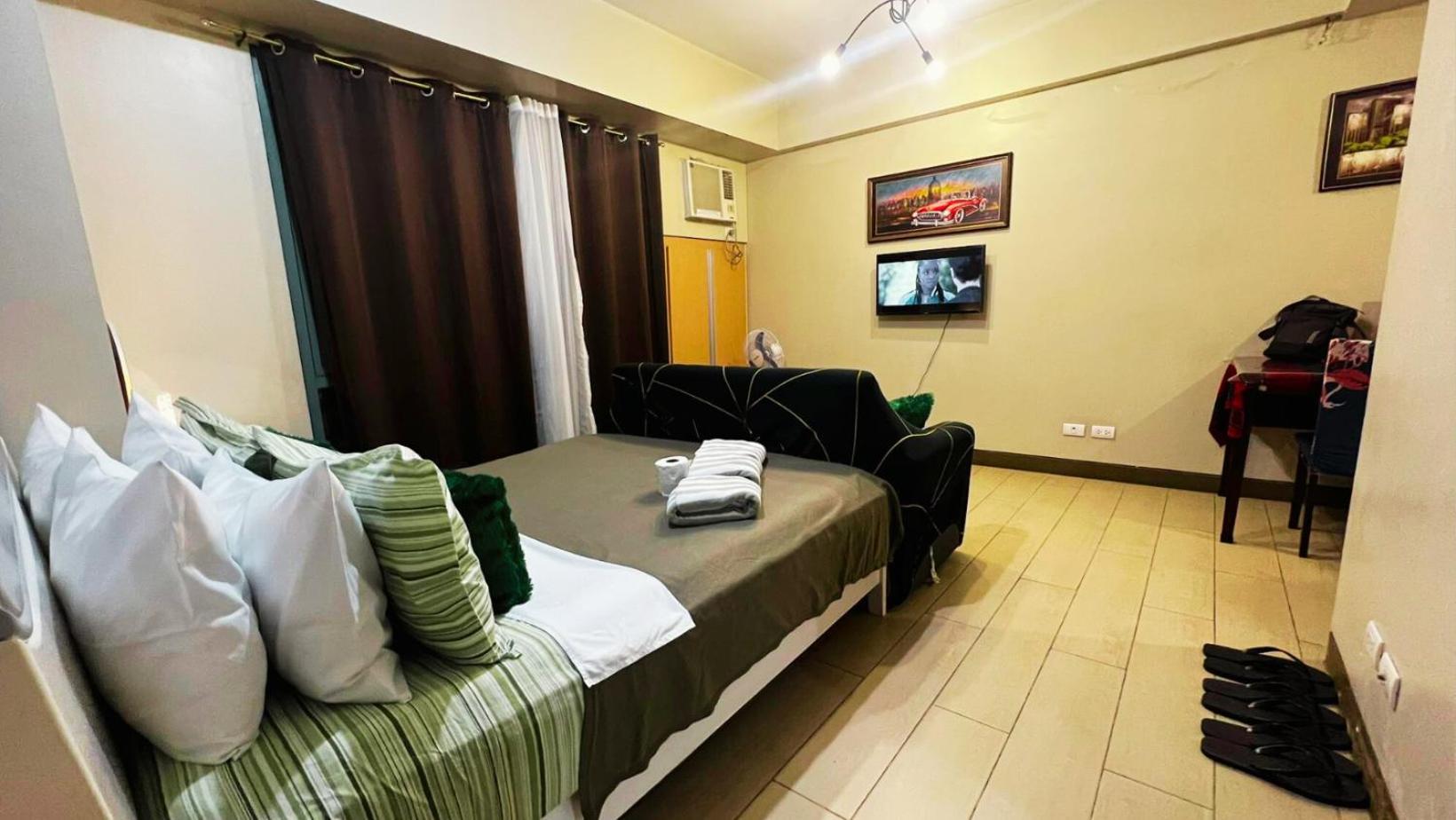 Two Palm Tree Villas Condominium - Studio 8Th Fl With Balcony - Across Terminal 3 Airport 帕赛 外观 照片